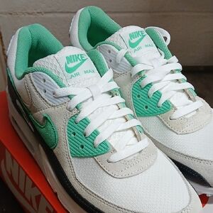 10.5 Nike Air Max 90 White and Mint Green Shoes. Never Worn